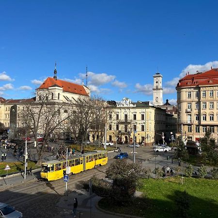 Lucky Apartmens In Centre Lviv Eksteriør billede
