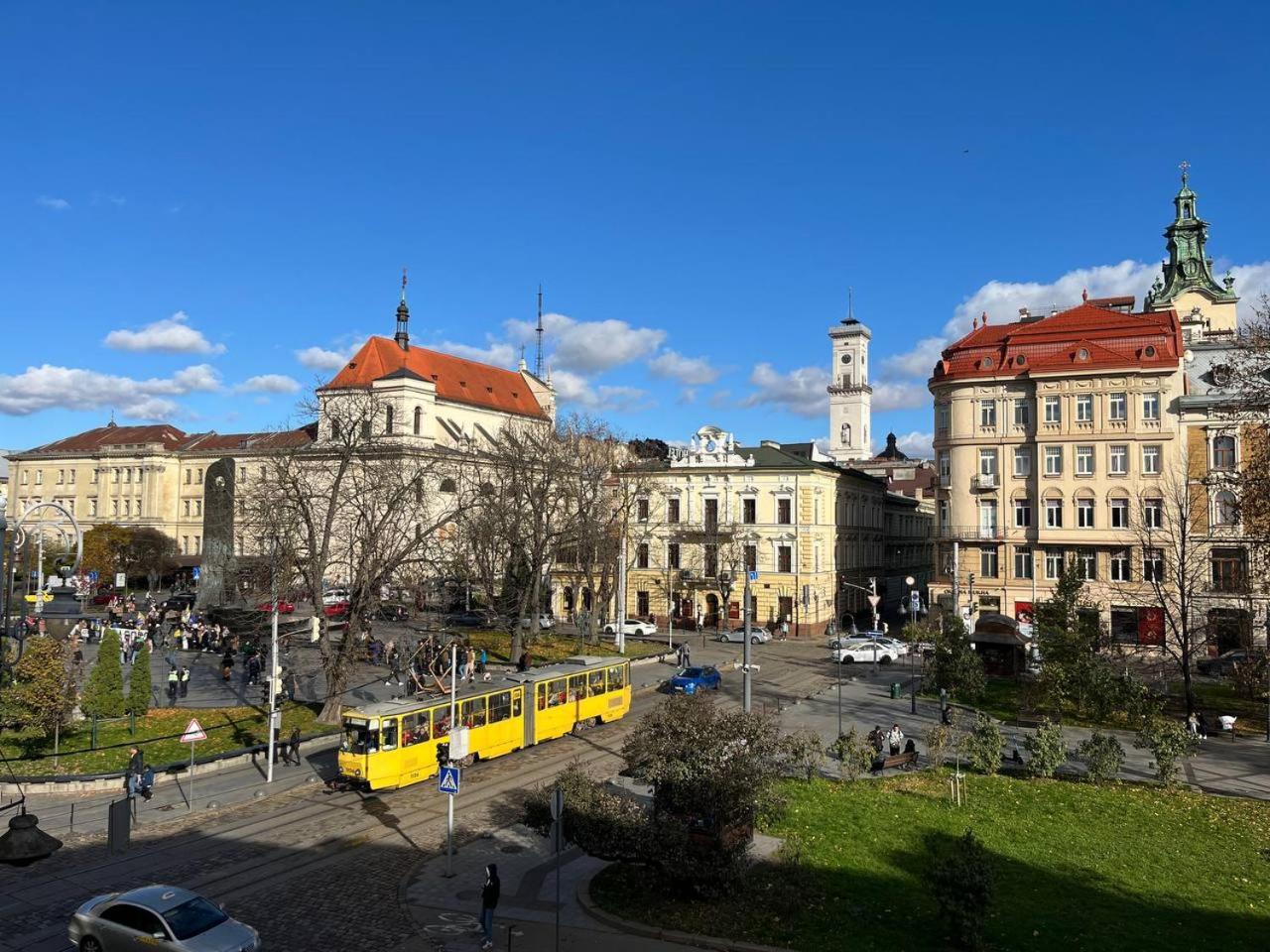 Lucky Apartmens In Centre Lviv Eksteriør billede