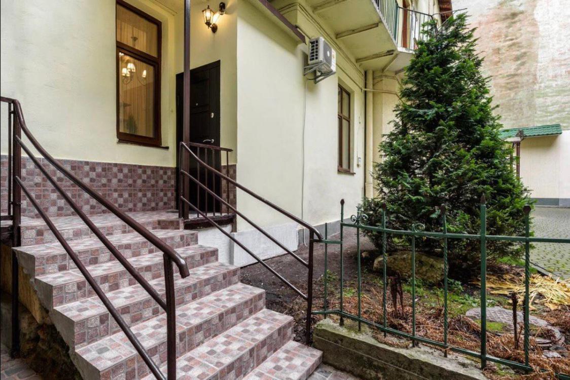 Lucky Apartmens In Centre Lviv Eksteriør billede